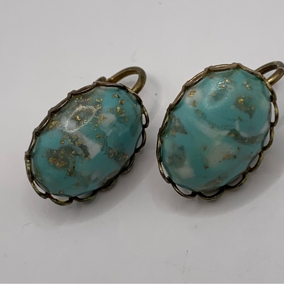 Turquoise gold glitter lucite cabochon vintage robin’s egg clip on earrings - Picture 10 of 11